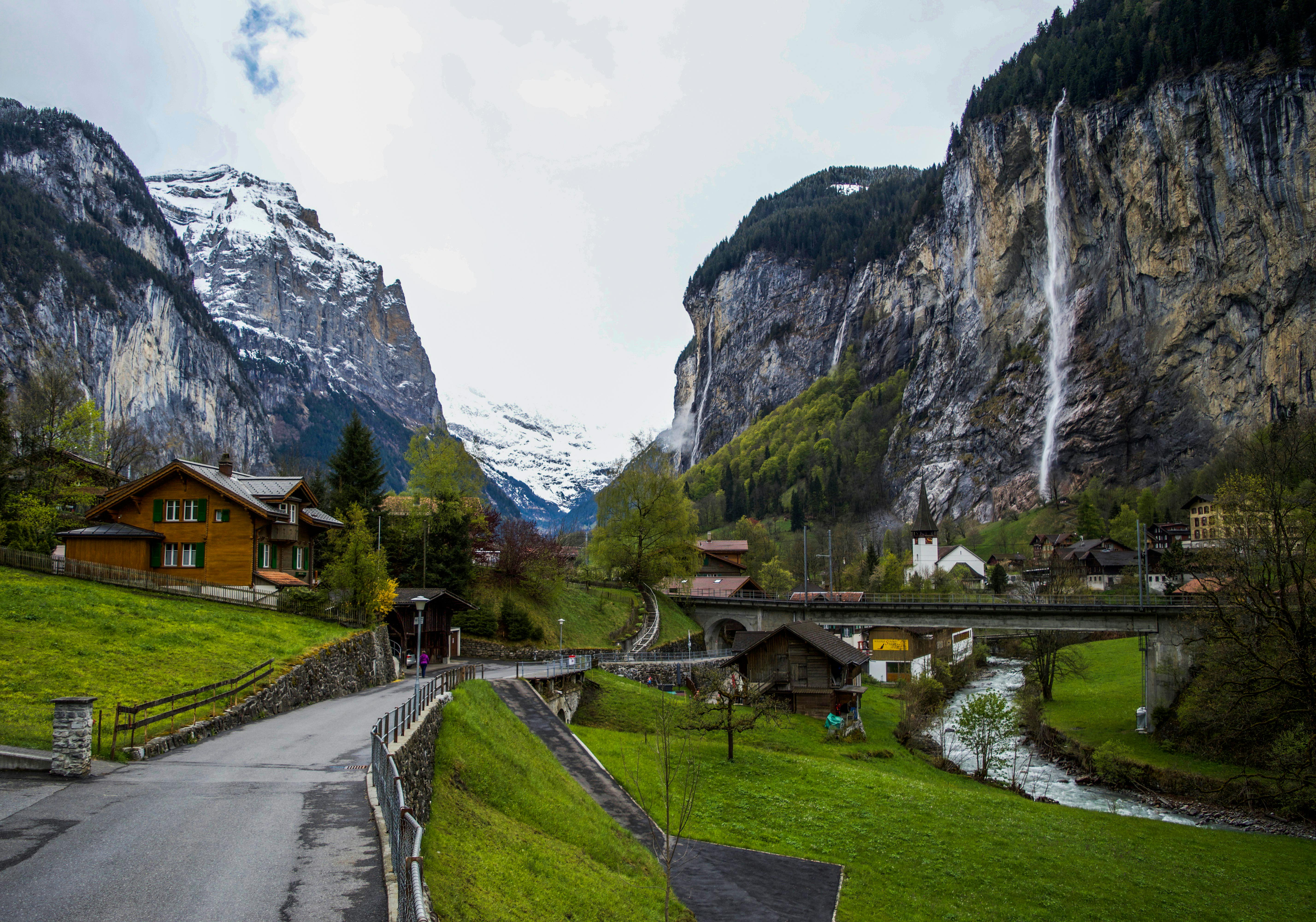 INTERLAKEN – LAUTERBRUNNEN (40 KM : 50 MIN) – MURREN - BERN (67 KM : 60 MIN) – ZURICH (125 KM : 1 H 45 MIN)